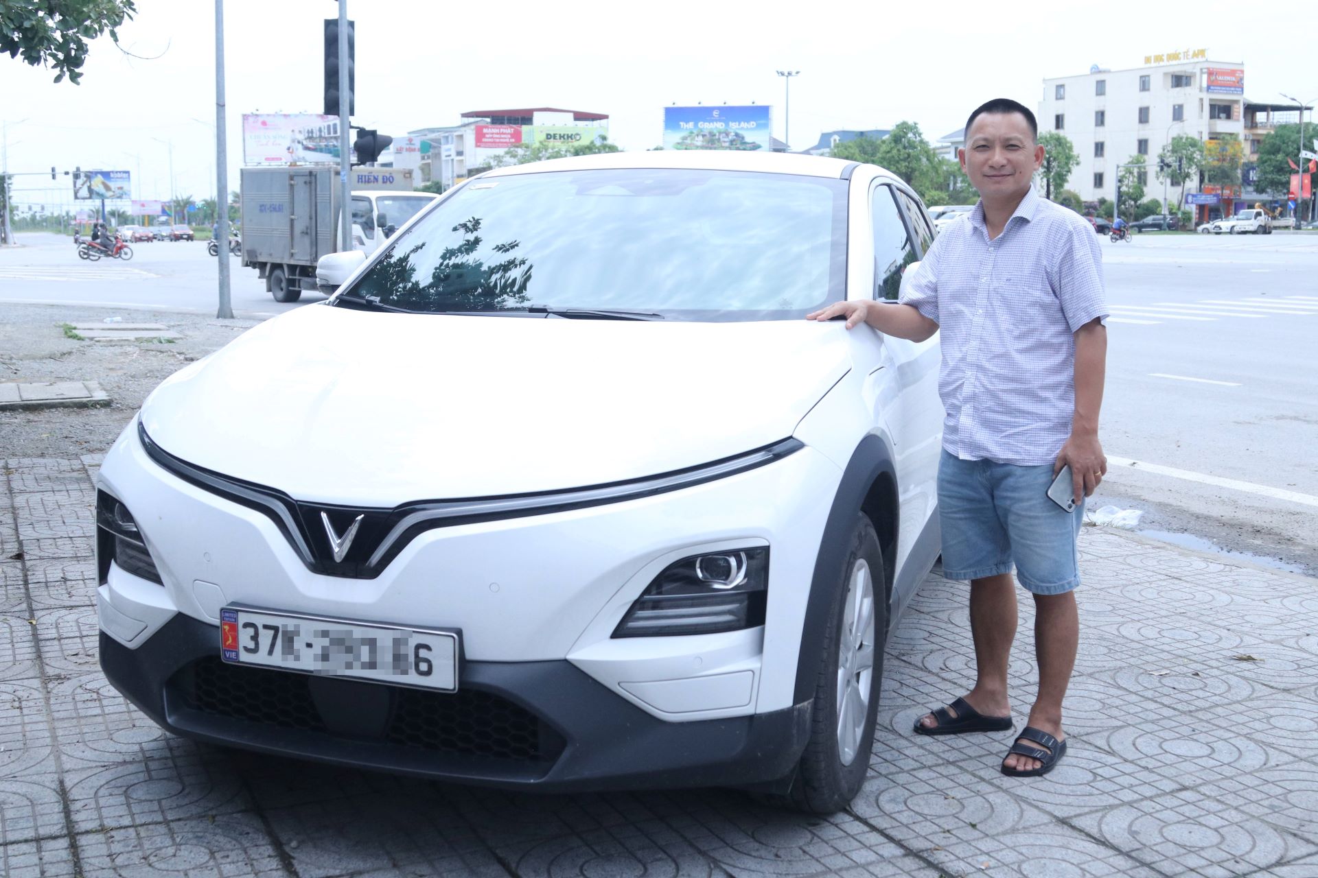  Chủ xe VF 6: Ban đầu mua tặng vợ nhưng lái vài hôm tôi quyết định… giữ lại cho mình